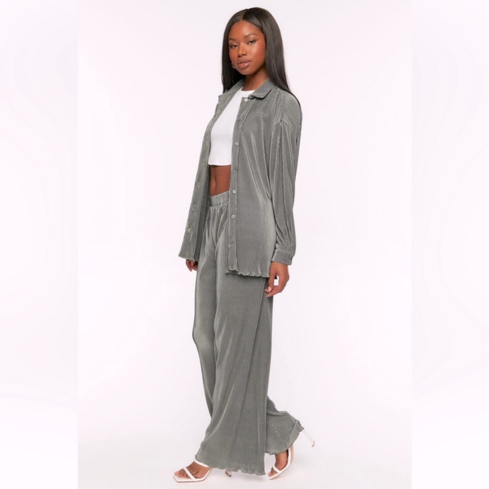 Plisse Lettuce-Edge Shirt & Pants in sage